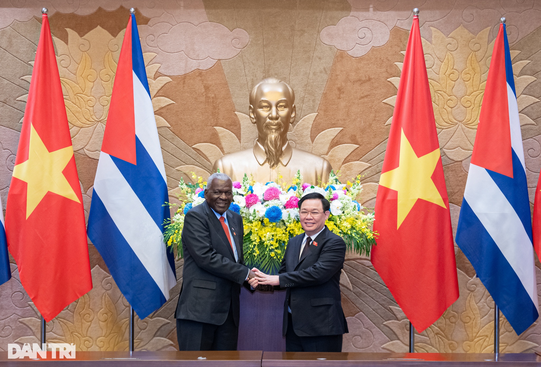 Chủ tịch Quốc hội Vương Đình Huệ nhận Huân chương của Nhà nước Cuba - 14 Chủ tịch Quốc hội Vương Đình Huệ nhận Huân chương của Nhà nước Cuba - 14