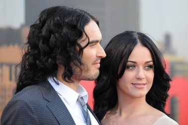 Russell Brand không đòi vợ chia đôi tài sản