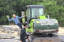 Khởi tố 2 nhân viên Alibaba