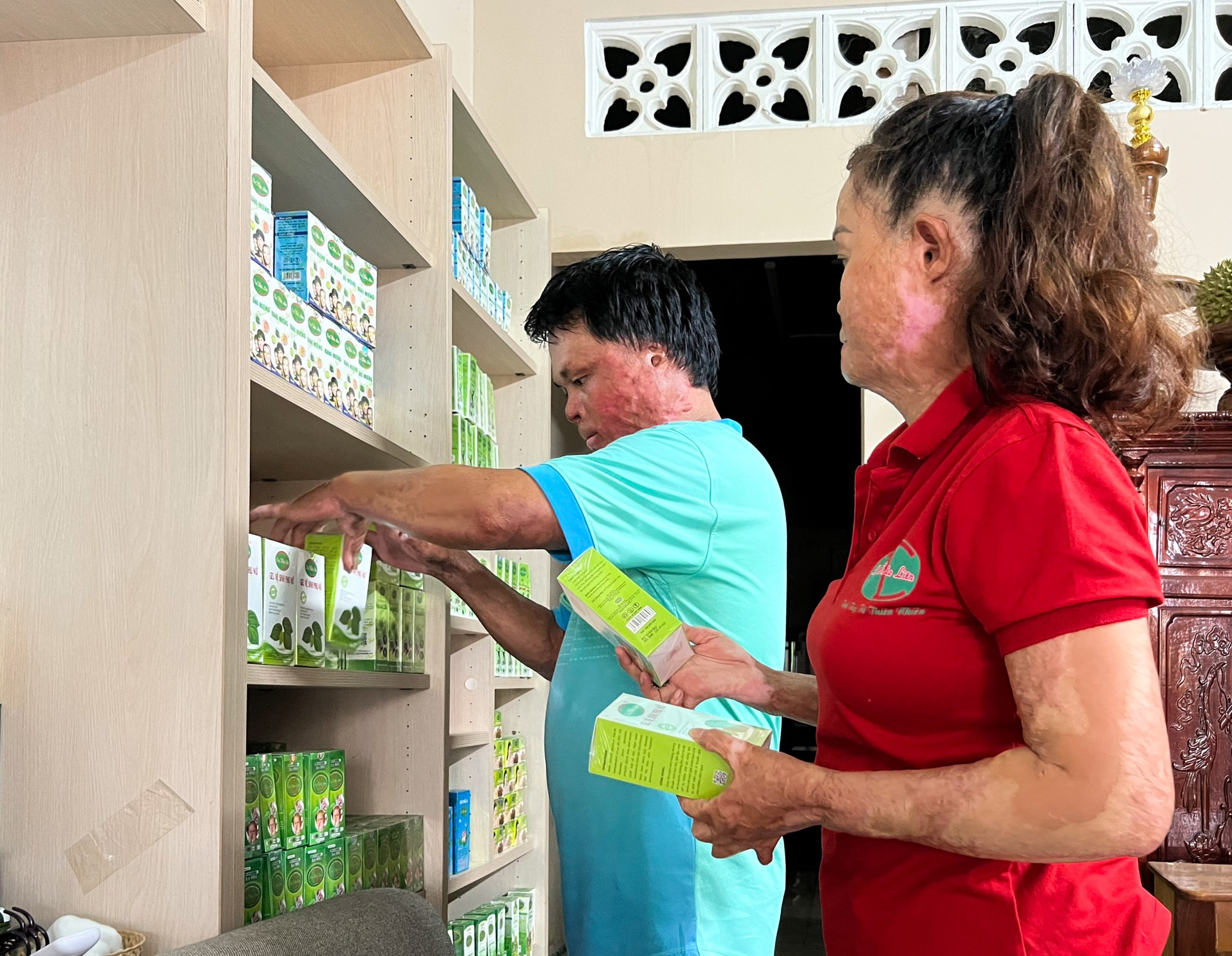 Tình yêu hồi sinh bà mẹ hai con từng bị chồng cũ thiêu sống - 3 Tình yêu hồi sinh bà mẹ hai con từng bị chồng cũ thiêu sống - 3