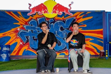 Việt Max bắt tay Red Bull ra mắt bộ sưu tập thời trang