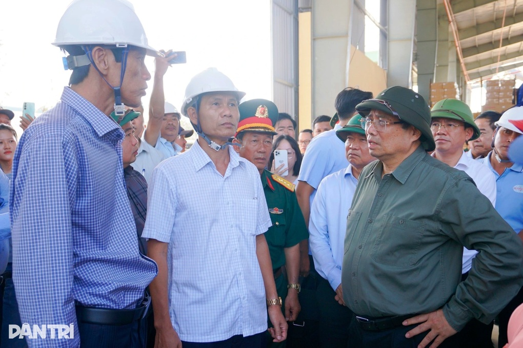 Thủ tướng Phạm Minh Chính chỉ đạo khắc phục thiệt hại sau bão Kalmaegi - 3 Thủ tướng Phạm Minh Chính chỉ đạo khắc phục thiệt hại sau bão Kalmaegi - 3