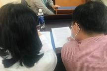 Hiệu trưởng ngôi trường bị kiện xin hoãn phiên tòa