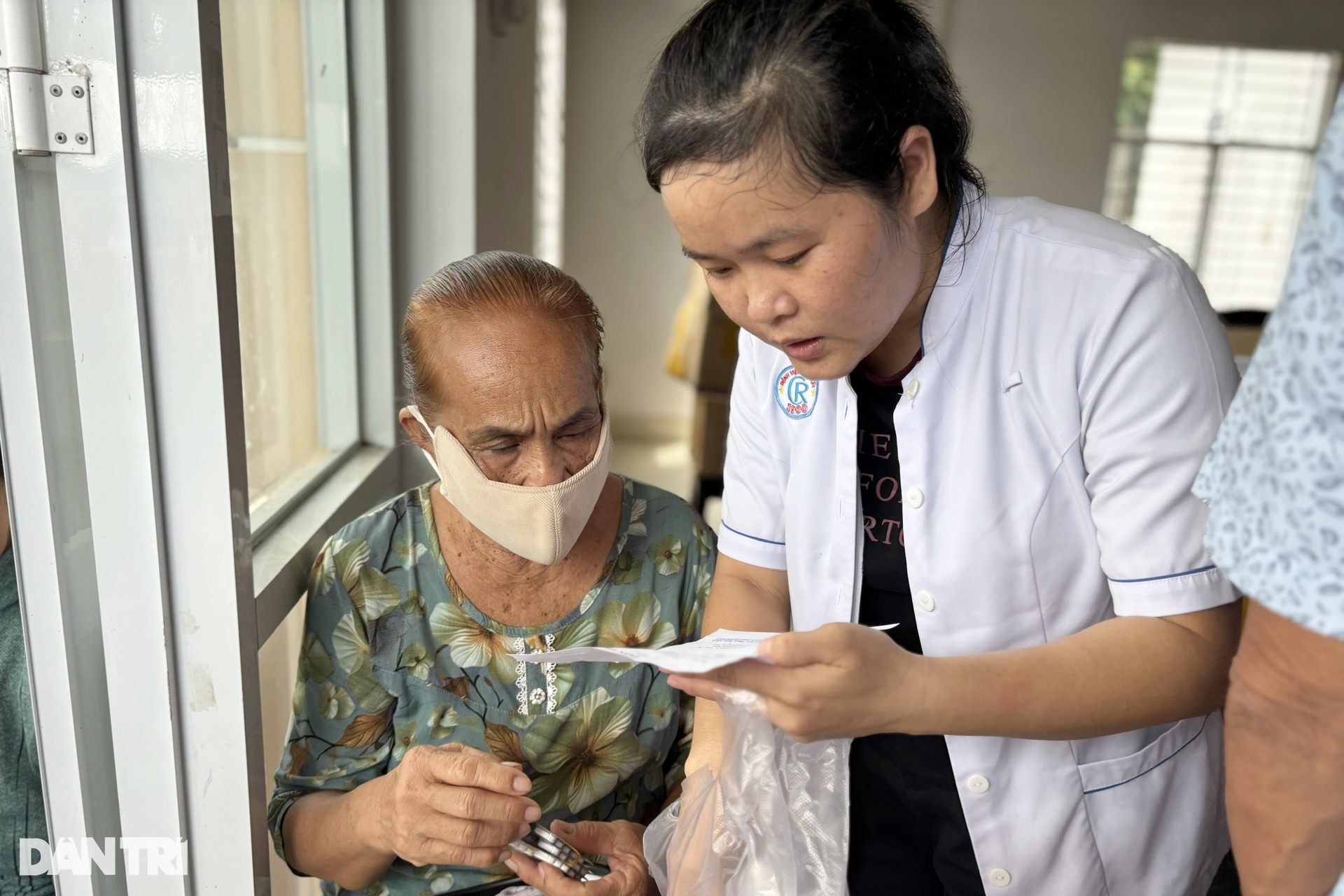 Người đàn ông ngủ dậy bỗng... tâm thần, vợ 23 năm đi khắp nơi để cứu chồng - 10 Người đàn ông ngủ dậy bỗng... tâm thần, vợ 23 năm đi khắp nơi để cứu chồng - 10