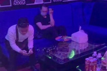 Quán karaoke ở TPHCM bị tạm đình chỉ nhưng lén lút hoạt động