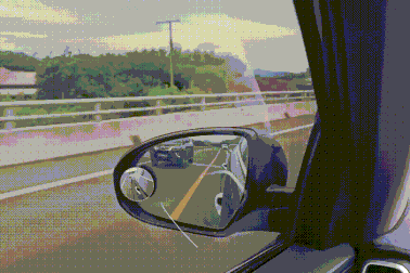 Hai ô tô biển xanh lấn làn, vượt sai quy định trên cao tốc Cam Lộ - La Sơn