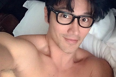 Mỹ nam 50 tuổi làm chị em điên đảo vì "mặt điển trai, bụng sáu múi" ăn đứt cả thanh niên