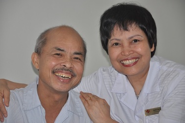 Nụ cười nghệ sĩ Hán Văn Tình trong ngày xuất viện