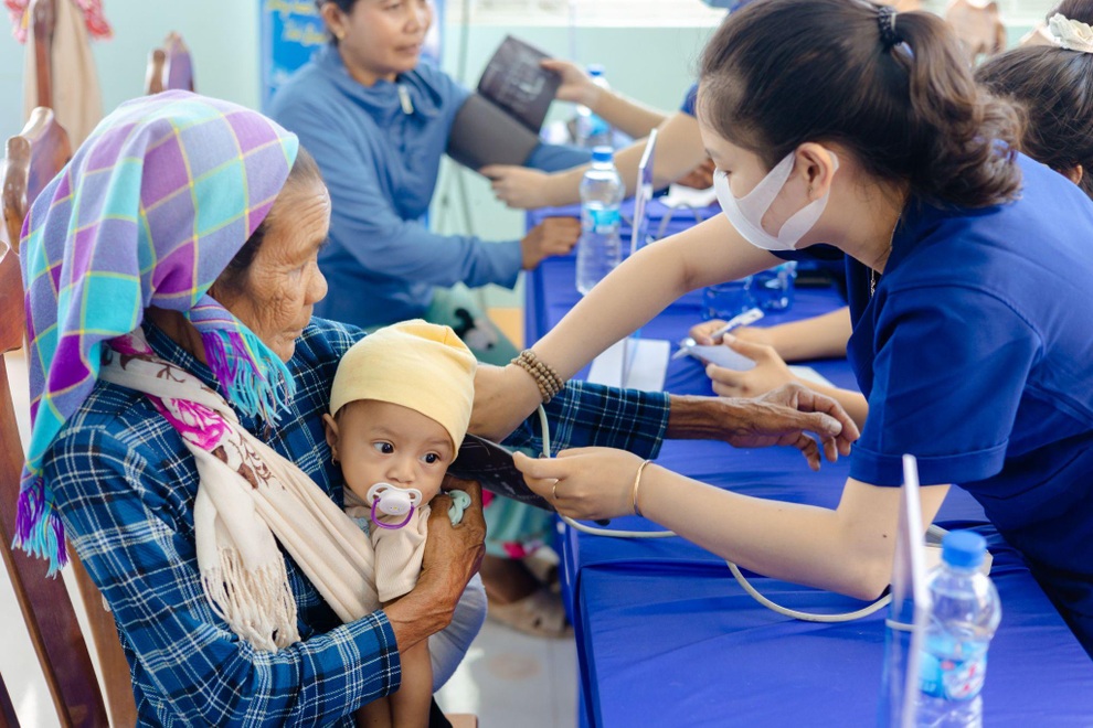 Long Châu sẻ chia: Hành trình sức khỏe, vì một Việt Nam khỏe mạnh - 2 Long Châu sẻ chia: Hành trình sức khỏe, vì một Việt Nam khỏe mạnh - 2