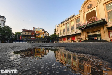 Hà Nội ngày đầu thực hiện Chỉ thị 16: Đường phố vắng, chợ dân sinh đông đúc