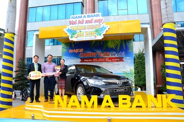 Nam A Bank trao "xe xịn" cho khách hàng trúng thưởng
