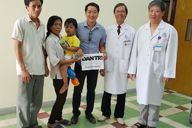 Thêm gần 60 triệu đồng đến với bé 3 tuổi bị mất bố mẹ do tai nạn giao thông