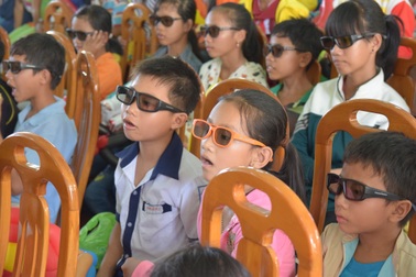 LG tổ chức “Rạp phim yêu thương” cho trẻ em vùng sâu