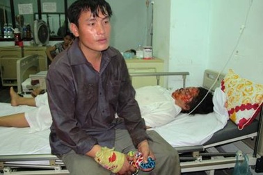 Nạn nhân sống sót bàng hoàng nhớ lại vụ lật xe ở Lào