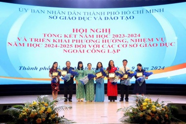 Anh ngữ RES nhận giấy khen của Sở Giáo dục và Đào tạo TPHCM