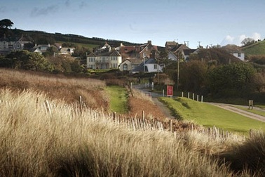 Rao bán cả ngôi làng tuyệt đẹp với giá 10 triệu bảng Anh