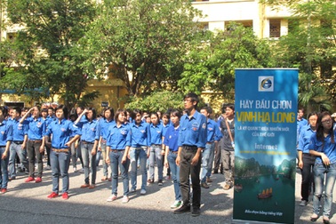 Hàng nghìn sinh viên tham gia bầu chọn Vịnh Hạ Long 