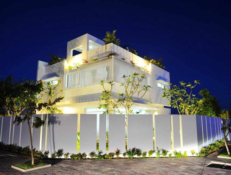 Con trai xây tặng bố mẹ ở Bạc Liêu biệt thự trắng đẹp như trời Âu - 4