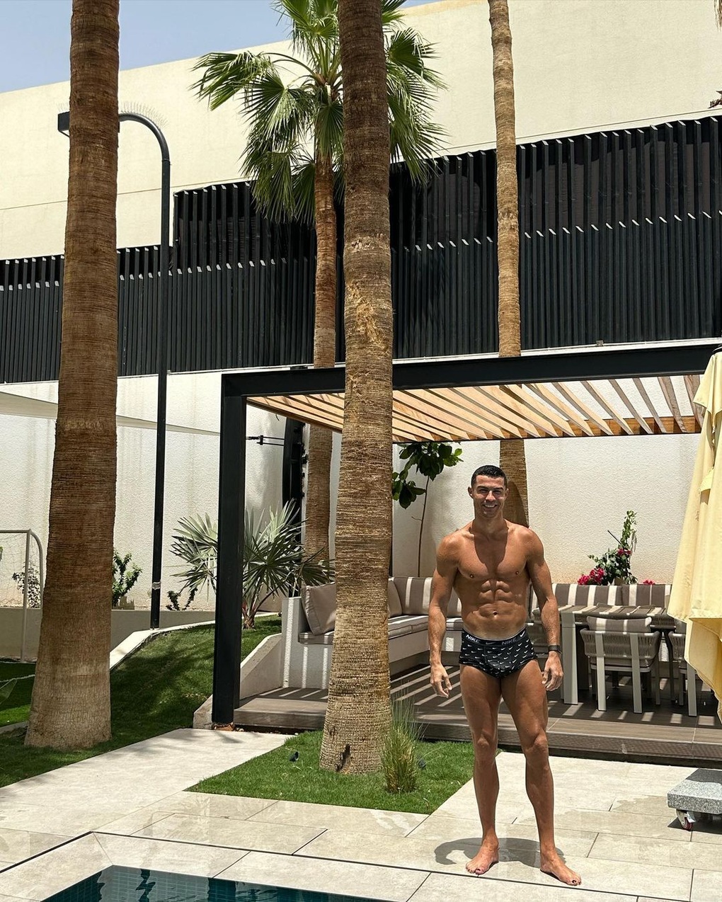 Ronaldo và bạn gái khoe cơ ngơi mới ở Ả Rập Xê-út - 1 Ronaldo và bạn gái khoe cơ ngơi mới ở Ả Rập Xê-út - 1