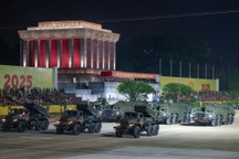 Con người và trang bị sẵn sàng thực hiện nhiệm vụ diễu binh, diễu hành