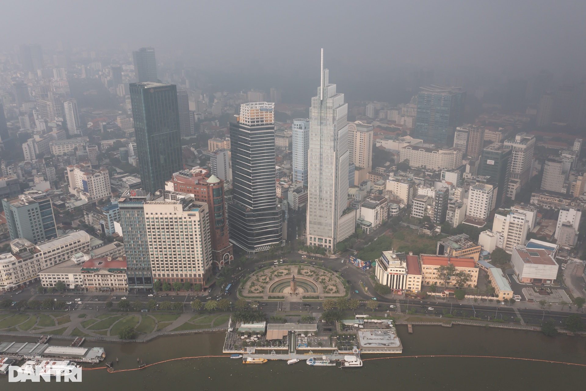 TPHCM se lạnh, chìm trong sương mù những ngày giáp Tết Nguyên đán - 20 TPHCM se lạnh, chìm trong sương mù những ngày giáp Tết Nguyên đán - 20