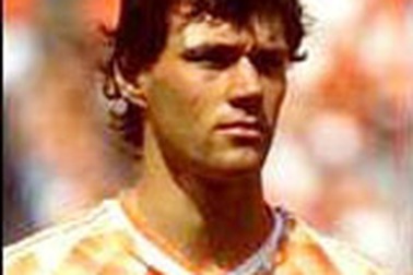 Van Basten từ chối làm huấn luyện viên AC Milan