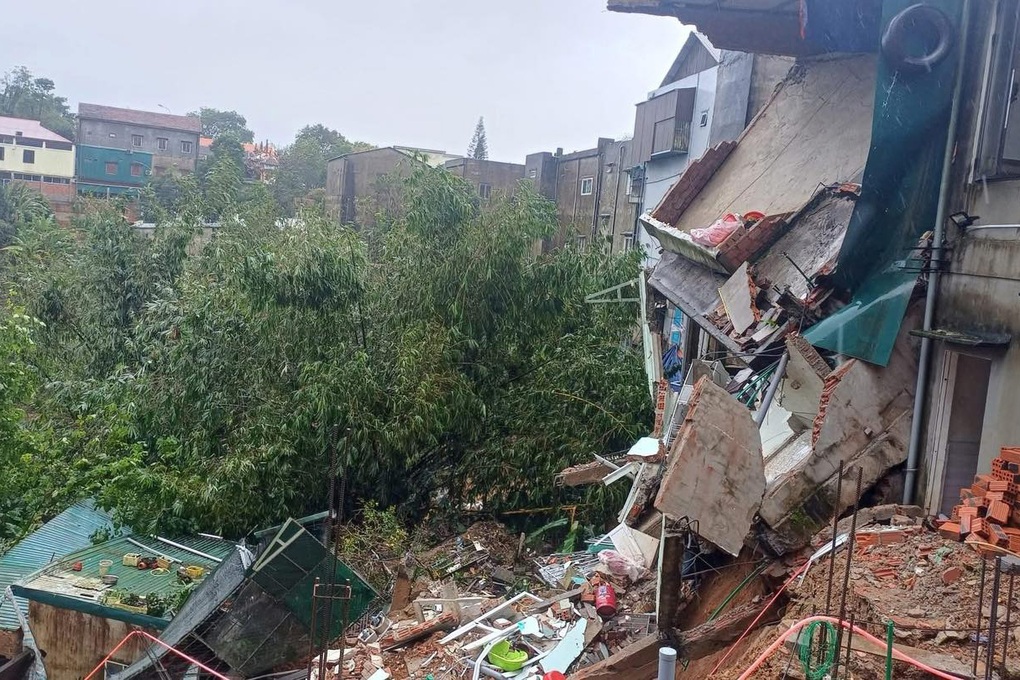 Gần 50 người phải di dời khẩn cấp vì sạt lở nghiêm trọng ở Quảng Trị - 1 Gần 50 người phải di dời khẩn cấp vì sạt lở nghiêm trọng ở Quảng Trị - 1