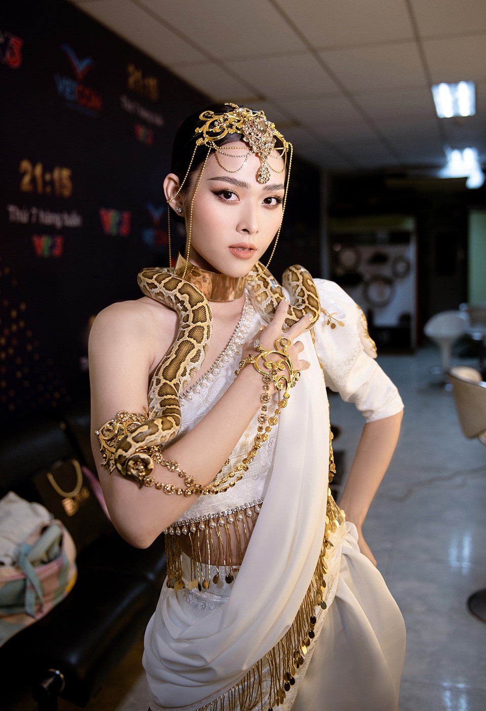 Diệp Bảo Ngọc mang lễ hội sắc màu Holi lên sân khấu - 6 Diệp Bảo Ngọc mang lễ hội sắc màu Holi lên sân khấu - 6