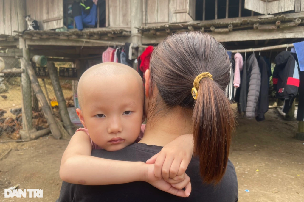 Bé gái 4 tuổi mắc ung thư máu cầu cứu - 2 Bé gái 4 tuổi mắc ung thư máu cầu cứu - 2