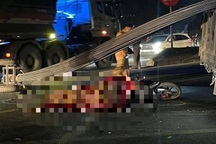 Xe máy đâm vào xe kéo tự chế, một người tử vong