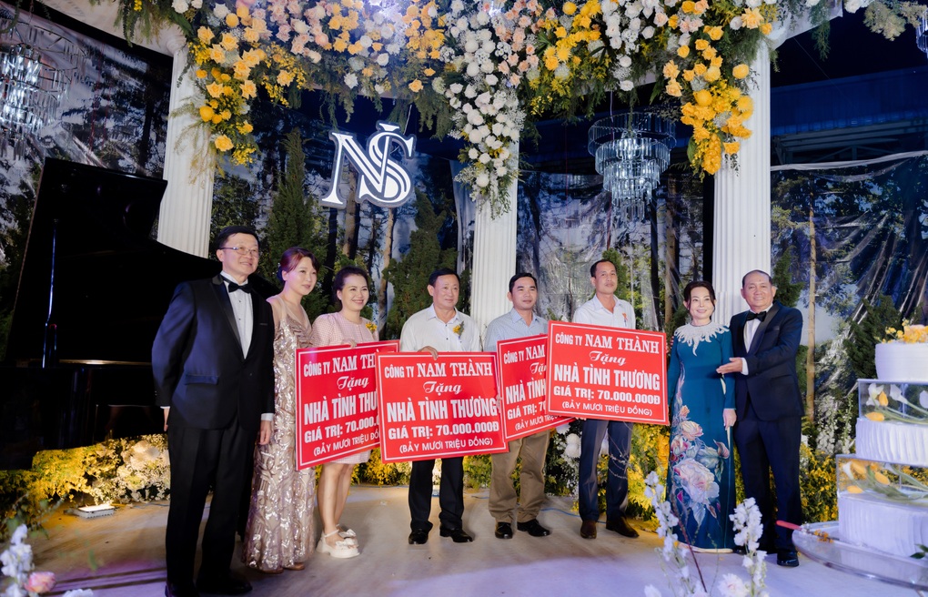 Siêu đám cưới An Giang: Hồi môn 100 tỷ và hành động bất ngờ của nhà gái - 1 Siêu đám cưới An Giang: Hồi môn 100 tỷ và hành động bất ngờ của nhà gái - 1