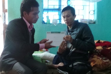 Gần 39 triệu đến với hoàn cảnh vợ liệt chăm chồng què ở bệnh viện