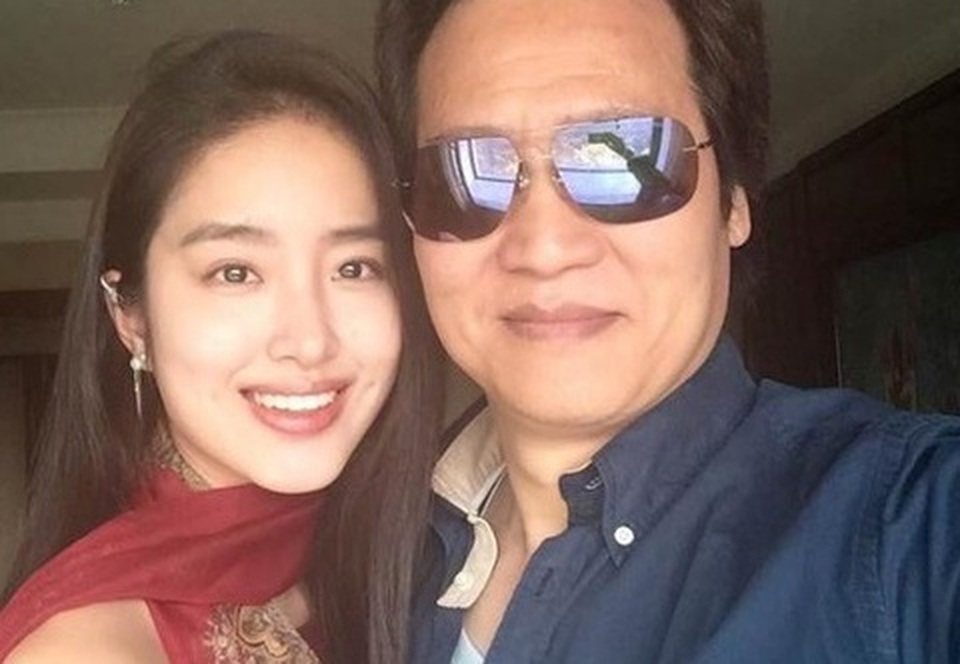 Nhan sắc mỹ nhân cặp kè với cha nuôi siêu giàu của Lưu Diệc Phi - 1 Nhan sắc mỹ nhân cặp kè với cha nuôi siêu giàu của Lưu Diệc Phi - 1