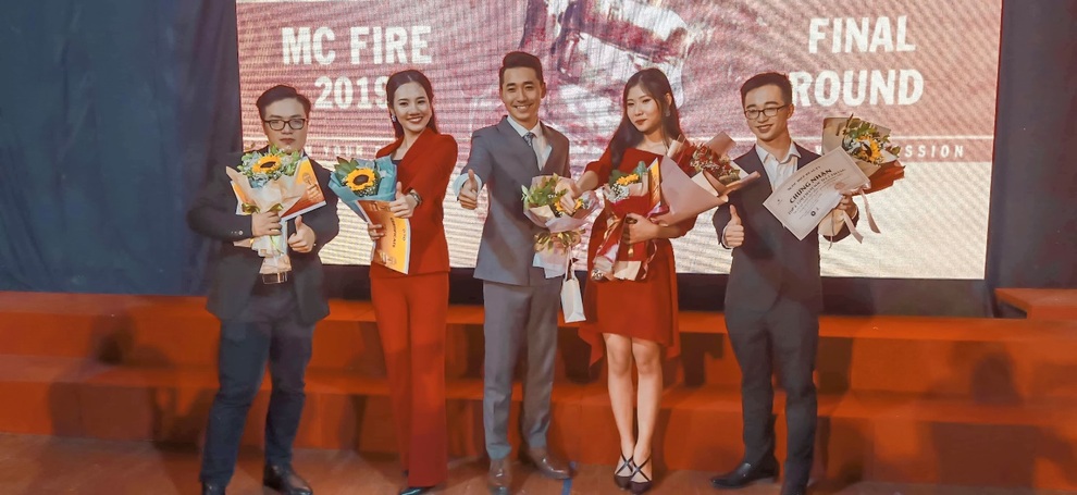 Nữ sinh trường Báo gây chú ý với loạt video dạy luyện giọng, giả giọng - 2 Nữ sinh trường Báo gây chú ý với loạt video dạy luyện giọng, giả giọng - 2
