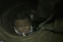 Giải cứu em bé bị rơi xuống giếng sâu 12m