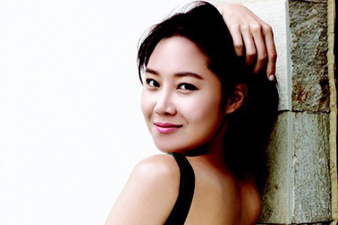 Thêm một "chị đẹp" giỏi và giàu kết hôn với "phi công trẻ" kém 10 tuổi