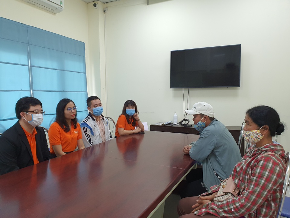 Ngân hàng SHB đồng hành cùng báo Dân trí giúp đỡ hoàn cảnh nhân ái - 2 Ngân hàng SHB đồng hành cùng báo Dân trí giúp đỡ hoàn cảnh nhân ái - 2