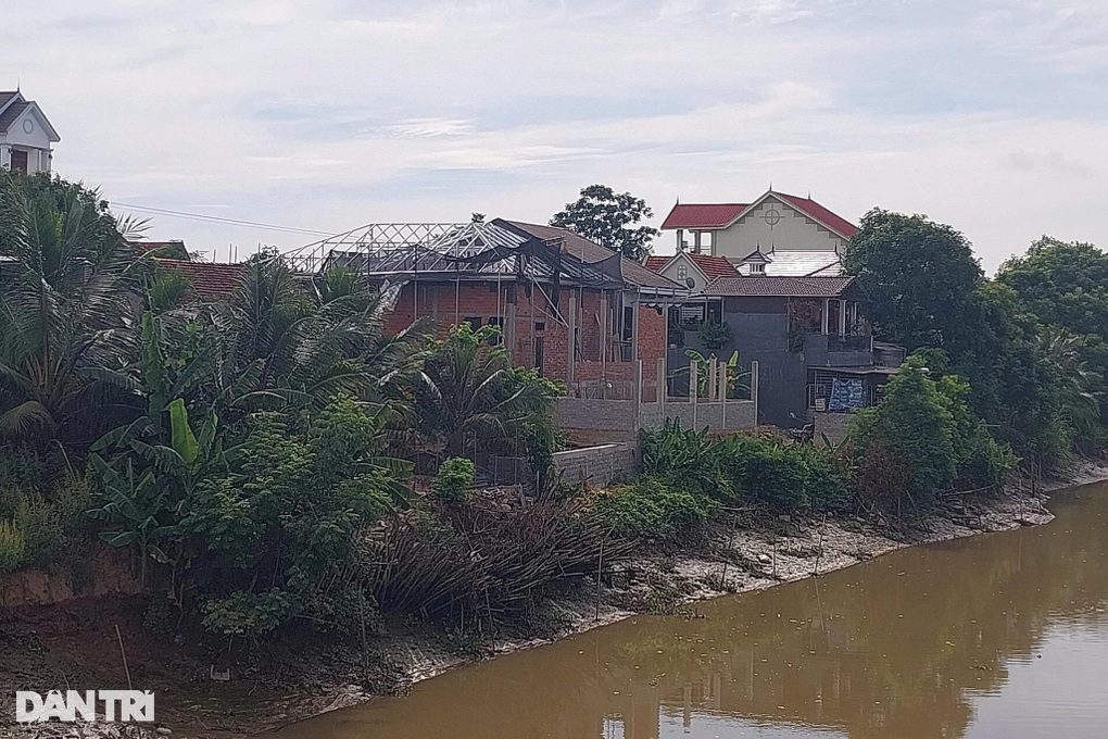 Dân xây nhà trái phép, xã lập hồ sơ gửi công an - 1 Dân xây nhà trái phép, xã lập hồ sơ gửi công an - 1
