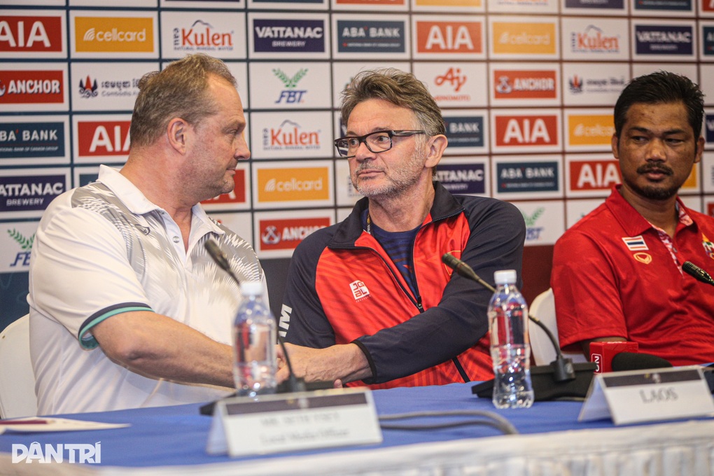 HLV Troussier: U22 Việt Nam sẽ trình diễn phong độ tốt nhất - 3 HLV Troussier: U22 Việt Nam sẽ trình diễn phong độ tốt nhất - 3
