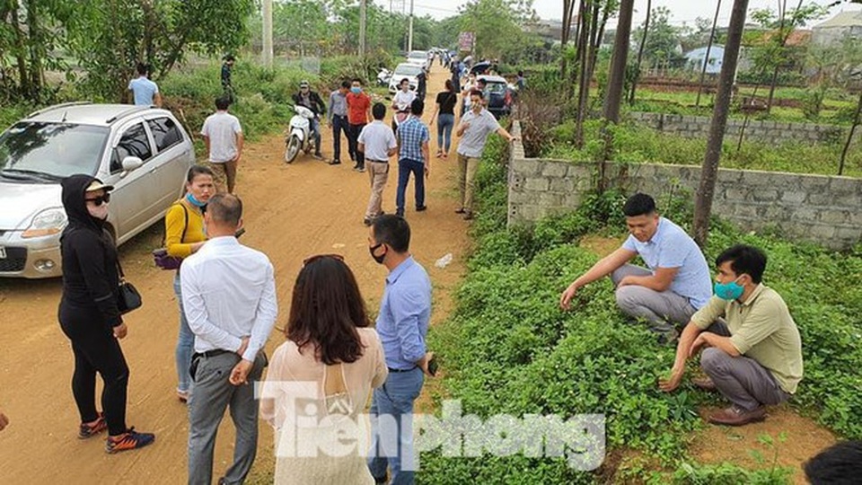 Đủ chiêu trò bán đất rừng, đất ruộng... trong cơn sốt đất quay cuồng - 1 Đủ chiêu trò bán đất rừng, đất ruộng... trong cơn sốt đất quay cuồng - 1