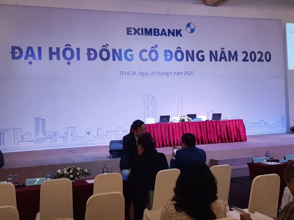 ĐHCĐ thường niên của Eximbank tiếp tục thất bại, cổ đông chán nản ra về - 1 ĐHCĐ thường niên của Eximbank tiếp tục thất bại, cổ đông chán nản ra về - 1