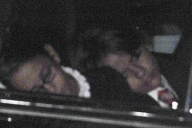 Hình ảnh xúc động về các con Michael Jackson sau tang lễ