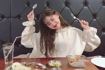 4 cô gái lạ bỗng dưng xuất hiện, buổi hẹn đầu của tôi thành buổi hẹn cuối