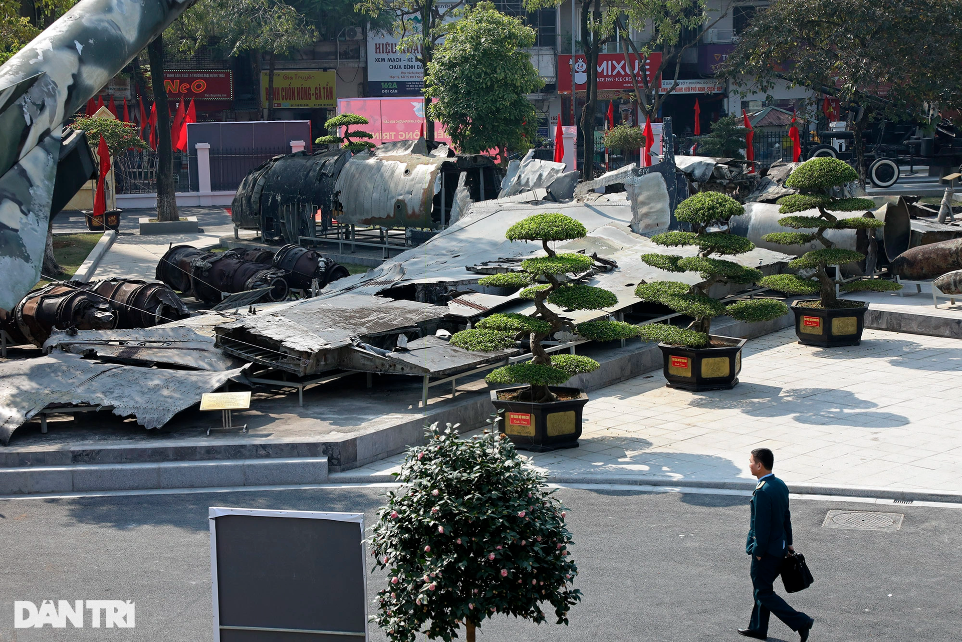 Ngắm Bảo vật Quốc gia MiG-21 từng bắn rơi nhiều máy bay B-52 của Mỹ - 13 Ngắm Bảo vật Quốc gia MiG-21 từng bắn rơi nhiều máy bay B-52 của Mỹ - 13