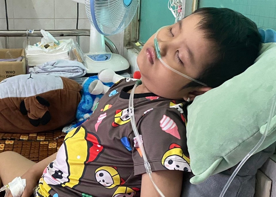 Xót thương bé gái 6 tuổi lần thứ 2 đối mặt tử thần vì bệnh hiểm - 5 Xót thương bé gái 6 tuổi lần thứ 2 đối mặt tử thần vì bệnh hiểm - 5