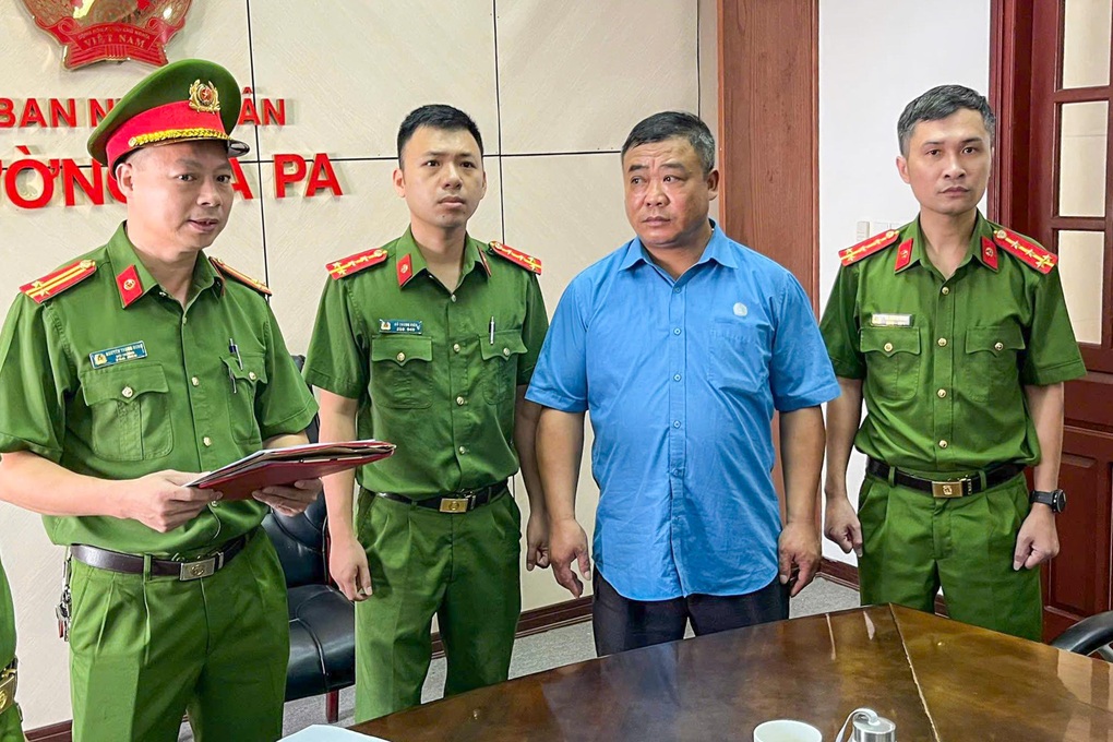 Khởi tố nguyên chủ tịch phường ở Sa Pa - 1 Khởi tố nguyên chủ tịch phường ở Sa Pa - 1