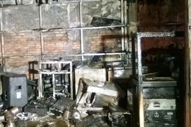 Căn nhà bốc cháy giữa trưa khi vắng chủ