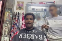 Thanh niên ngồi máy bay từ Anh sang châu Phi để cắt tóc cho rẻ