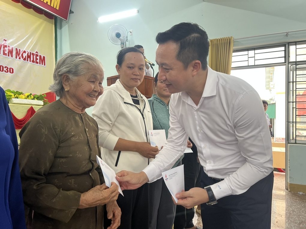 BSR gửi trọn nghĩa tình, khắc ghi công ơn các gia đình thương binh - liệt sĩ - 3 BSR gửi trọn nghĩa tình, khắc ghi công ơn các gia đình thương binh - liệt sĩ - 3