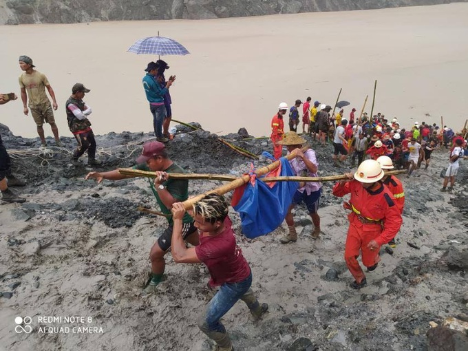 “Sóng thần” bùn ập xuống mỏ ngọc Myanmar làm ít nhất 126 người chết - Ảnh 1.